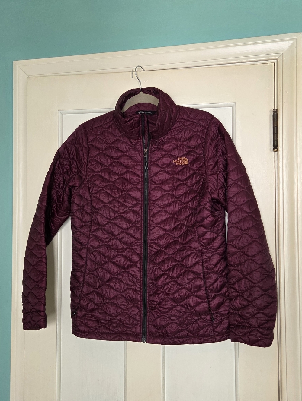 The North Face Women's Thermoball Lightweight Zip Jacket Burgundy/Plum - Size L
